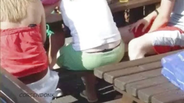 Linda ผมบลอนด์น่ารับประทานมหัศจรรย์ วิดีโอ โป็ masturbates ในระเบียง
