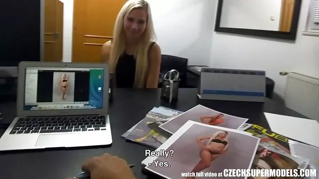 Sophie Dee วิดีโอ โป็ สีบลอนด์ก้นฟองให้ blowjob ที่น่าทึ่งกับคนรักของเธอ