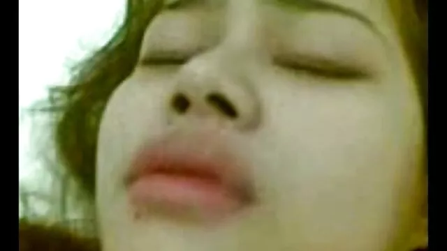 Heavy assed brunette slut ให้ใบหน้าเพื่อกระตุ้น BF วิดีโอ หนัง โป