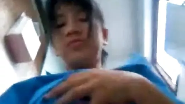 มึนเมา MILF rubs วิดีโอ xxxxxx หีเปียกของเธอและเลียนิ้วของเธอแล้ว